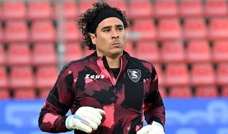 Ochoa extiende contrato con el Salernitana por una temporada más, afirman en Italia