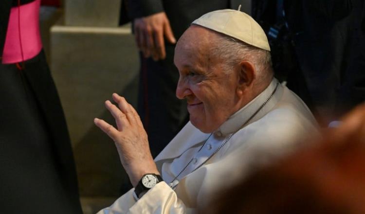 Sin complicaciones termina cirugía del Papa Francisco