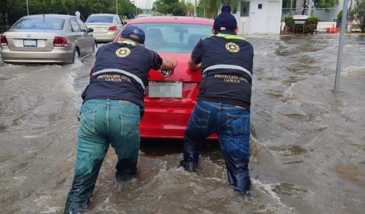 Fuerte lluvia en Cancún deja encharcamientos en diferentes puntos de la ciudad