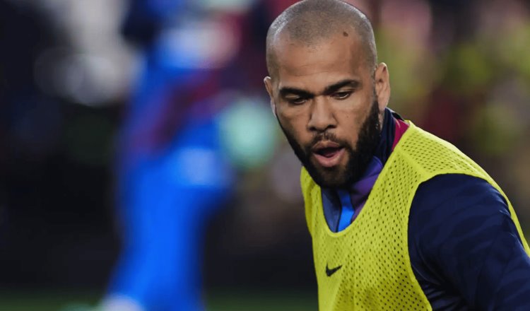 No dan libertad a Dani Alves: ´hay riesgo de fuga´