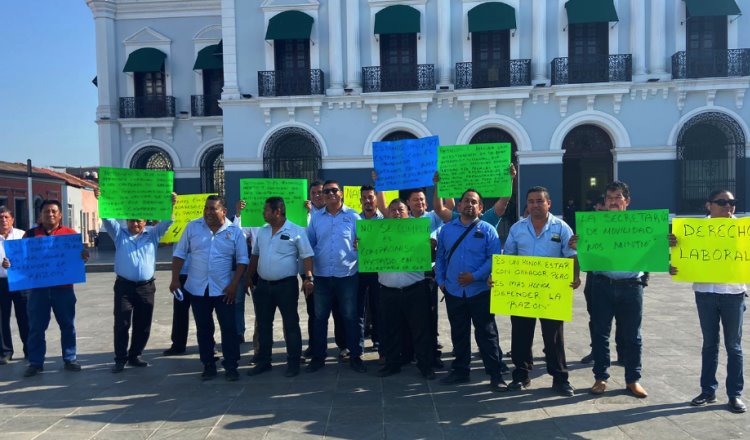 Vuelven a protestar taxistas de Comalcalco; exigen entrega de concesiones a Semovi