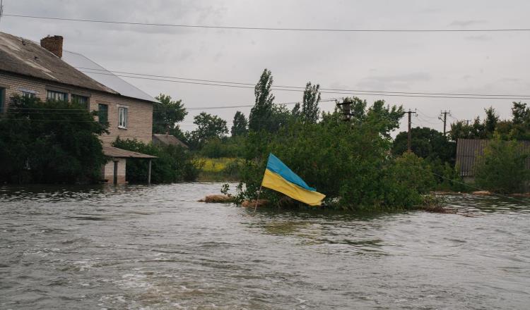 Mueren 16 personas y 31 más están desaparecidas, tras inundaciones en Ucrania