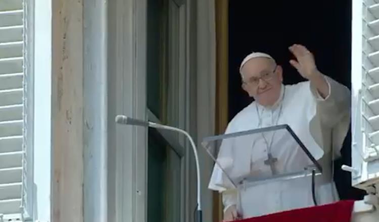 Reaparece Papa Francisco públicamente tras operación abdominal