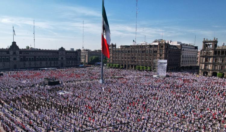 Rompe récord CDMX con 30 mil participantes en Clase Masiva de Box en el Zócalo