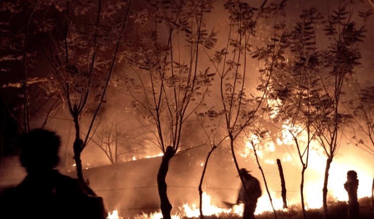 Reportan Cerro de San Antonio, Tacotalpa, en llamas desde hace días