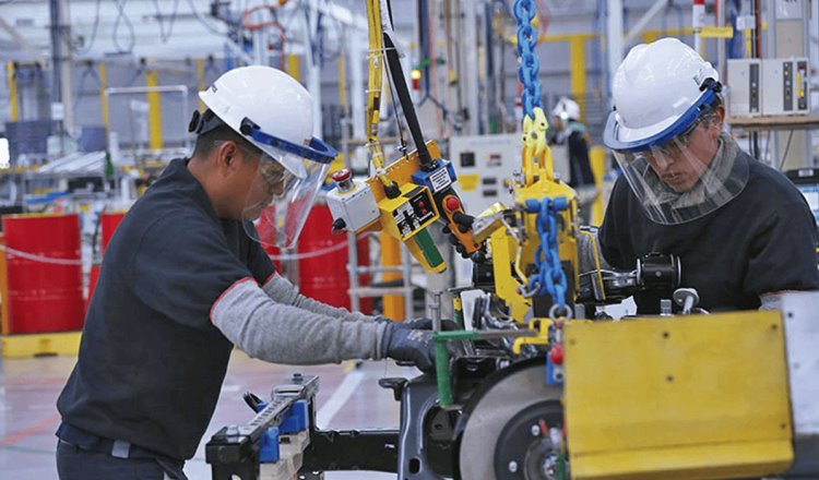 Cae de manera histórica empleo de la industria manufacturera en México