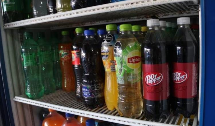 Evitar bebidas alcohólicas, refrescos y energizantes contra golpes de calor, pide Salud