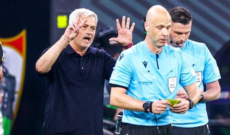 Mourinho fue suspendido 4 partidos tras insultos al árbitro en la final de Europa League