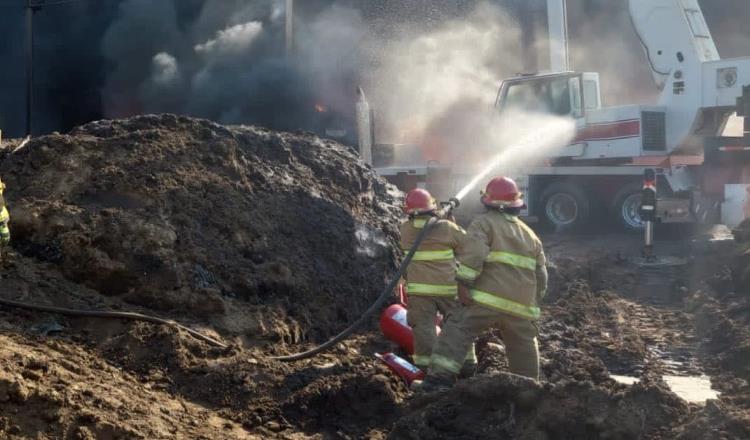 Se incendia empresa que maneja residuos "peligrosos" en Anacleto Canabal, Centro
