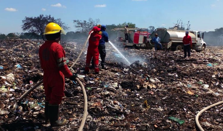 Se suma basurero de Tenosique a los puntos con incendios combatidos