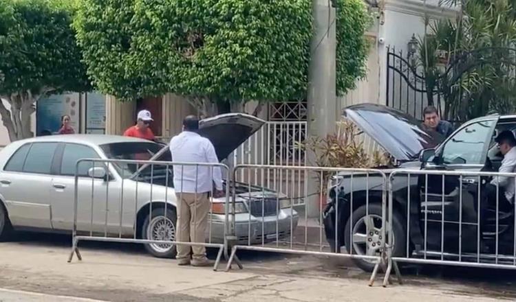 Camioneta de Obrador se queda sin batería en Oaxaca 