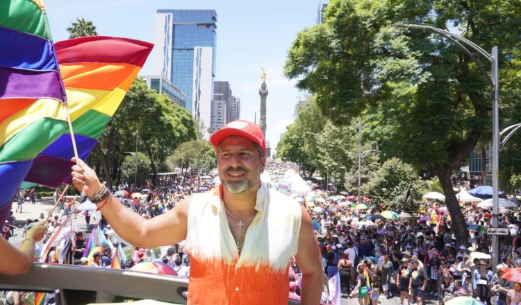 Asisten a marcha del orgullo LGBT 250 mil personas en CDMX