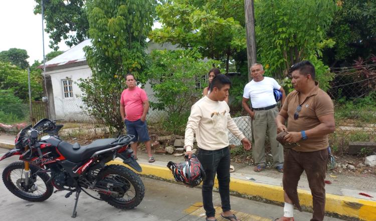 Motociclistas se impactan en crucero y resultan lesionados en Frontera