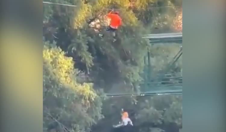 [VIDEO] Niño cae de tirolesa en el Parque Fundidora de Monterrey; resulta ileso 