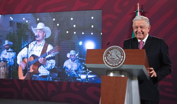 "No se va" de Grupo Frontera, primera recomendación musical de AMLO contra corridos tumbados