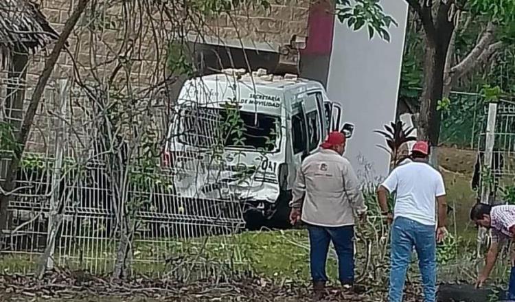 ¡Le dejó ir el tráiler! Góndola choca combi en Villa El Cielo