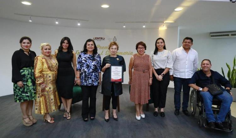 Recibe Academia Mexicana de la Lengua, premio Francisco J. Santamaria