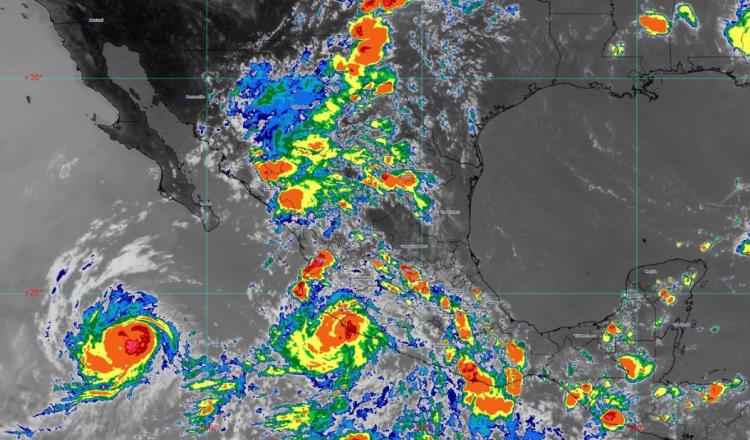 Huracán ´Beatriz´ se acerca a costas del Pacífico mientras ´Adrián´ se aleja