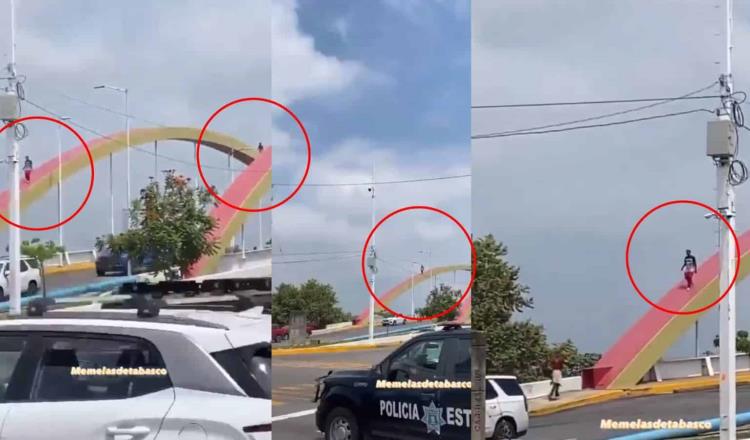 Captan a personas caminando sobre el arco del puente Carrizal IV en Villahermosa 