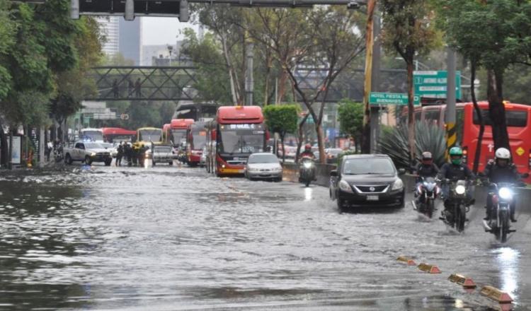 Intensa lluvia provoca caos en vialidades y el Metro de la CDMX 