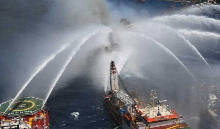 Deja a Pemex pérdida de 700 mil barriles incendio en plataforma de Campeche