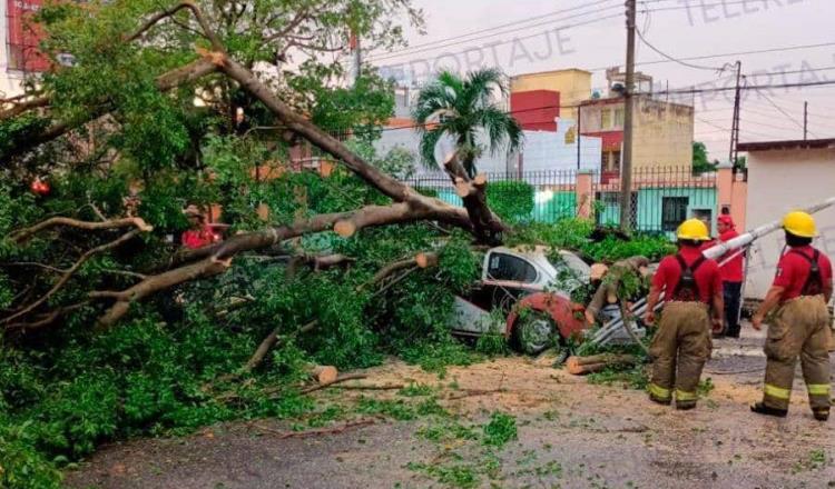 Tormenta pega a Tabasco y provoca afectaciones