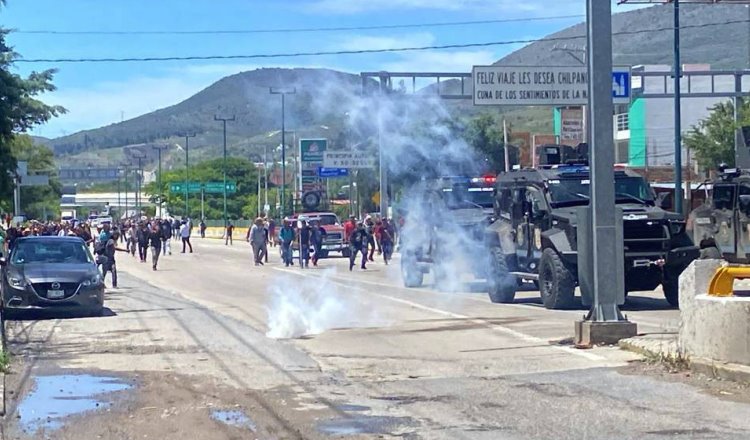 Manifestantes en Chilpancingo tienen retenidos a 9 agentes y cuatro funcionarios, reportan autoridades