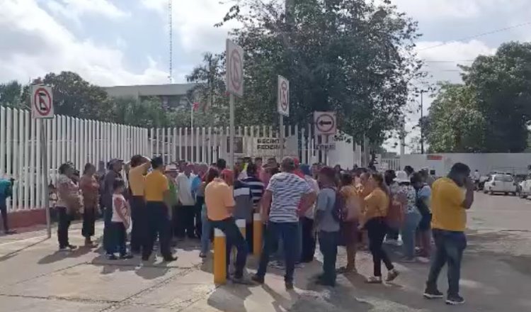 Habitantes de La Isla protestan en Bienestar federal para pedir transparencia en entrega de apoyos