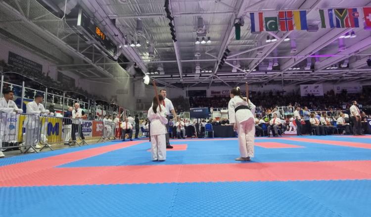 Tabasqueños logran 2 medallas oro y 2 bronce en Mundial de Karate y Kobudo en Escocia