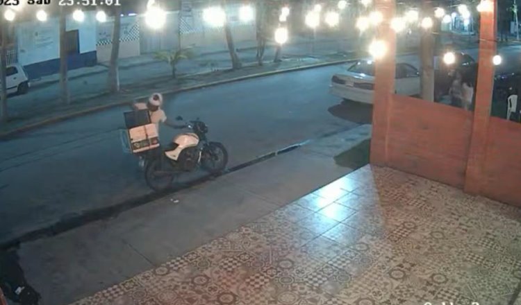 Motomandado se salva de ser arrollado en Ciudad del Carmen