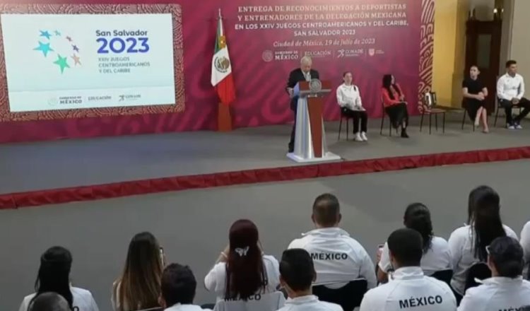 AMLO entrega reconocimientos a atletas de Juegos Centroamericanos y del Caribe 2023