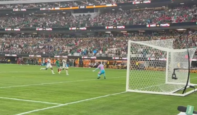 Revelan reacción de familia de Santi Giménez en el gol del campeonato de Copa Oro