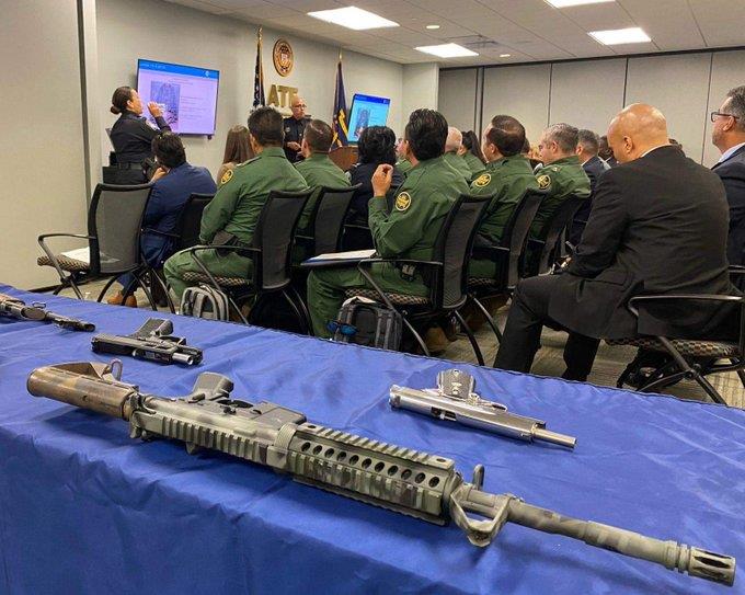 Reporta Ken Salazar aumento de 150% en decomiso de armas en la frontera entre México y EE.UU.