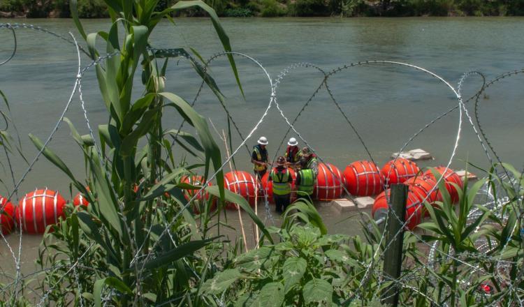 México prepara demanda por boyas que Texas colocó en el río Bravo para frena migrantes