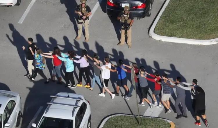 Con balas reales, recrearán tiroteo de 2018 donde murieron 17 personas en escuela de Florida