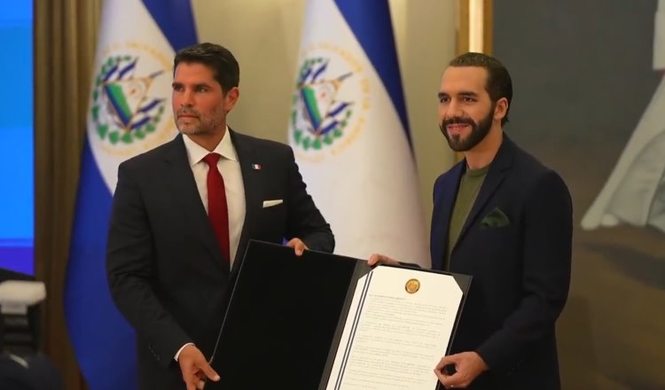 "Saben quién compra a los niños, pero lo niegan", señala Bukele durante premier de Sound of Freedom