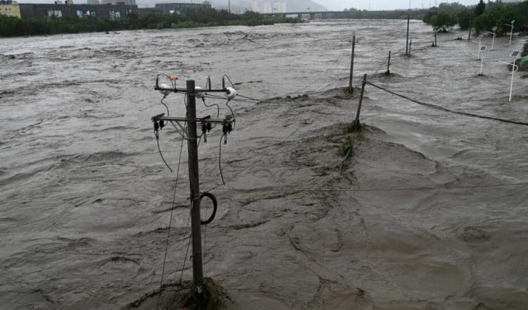 Tras tifón Doksuri, lluvias torrenciales causan graves inundaciones en Pekín