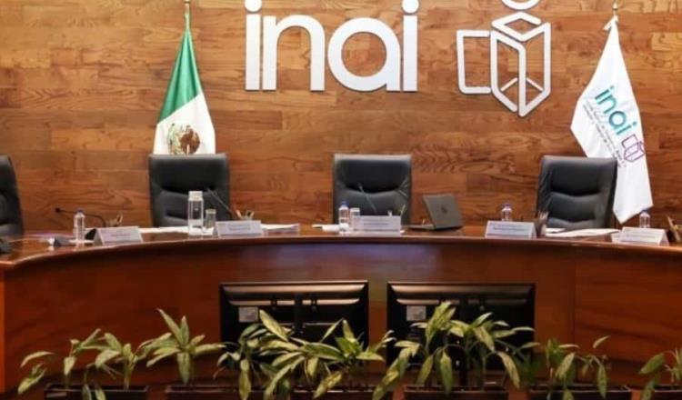 Aplicarse y bajarse sueldos tras reanudar labores, pide AMLO al Inai