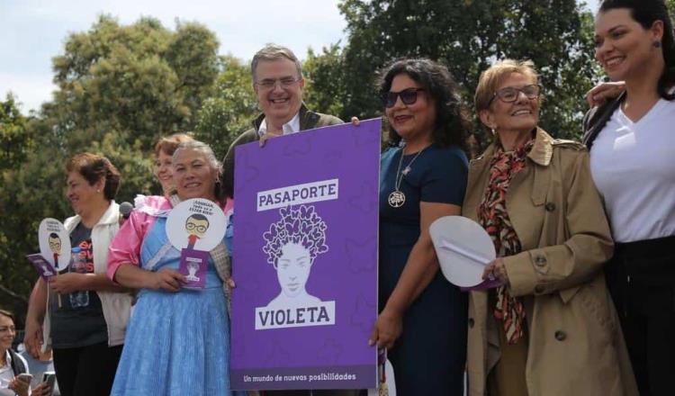 Propone Ebrard pasaporte violeta para mujeres