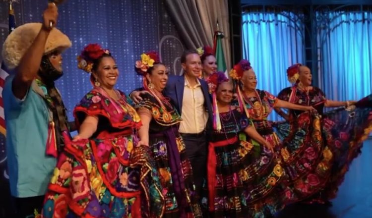 Velasco propone crear la "Marca México" a artesanos en Los Ángeles