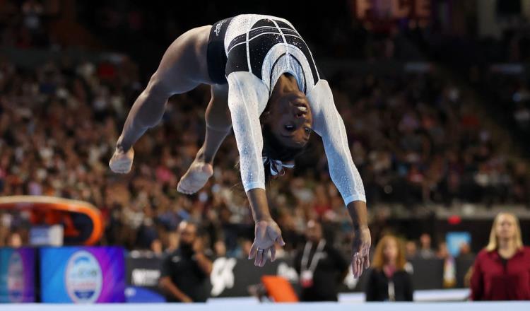 Simone Biles gana torneo de gimnasia luego de 2 años sin competir