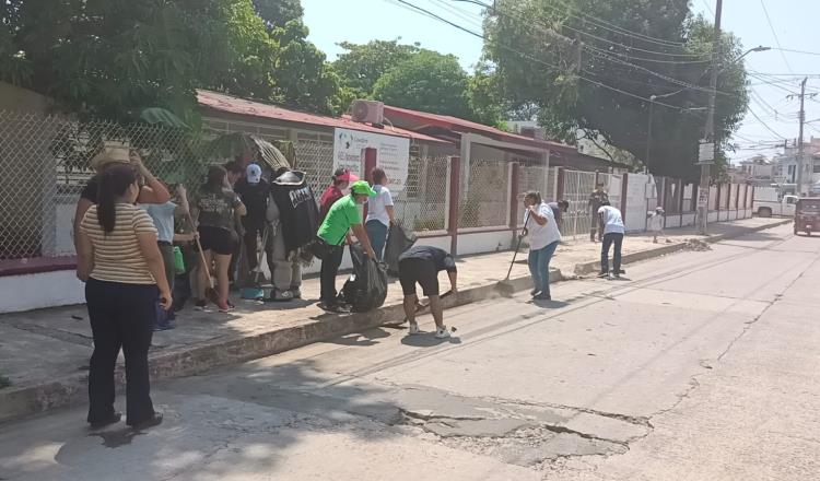 Microempresarios toman iniciativa de mantener limpias las calles de Gaviotas