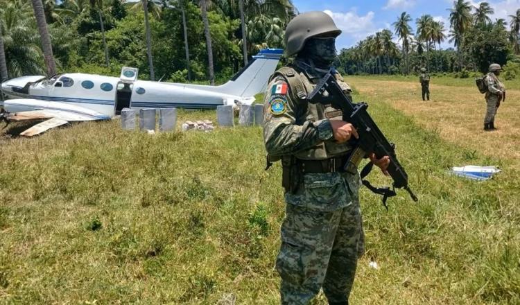 Decomisan aeronave y casi media tonelada de droga en Chiapas