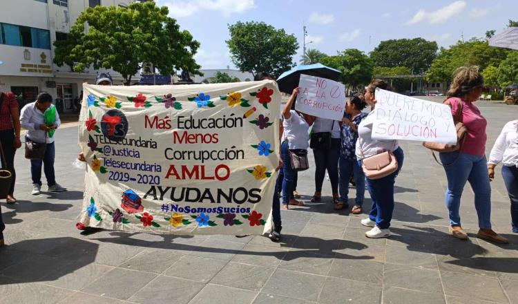 Profesores de Telesecundaria exigen plazas en Palacio de Gobierno