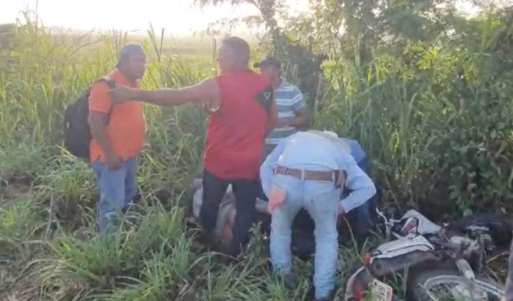 Derrapa y choca a motociclista en la Teapa-Villahermosa