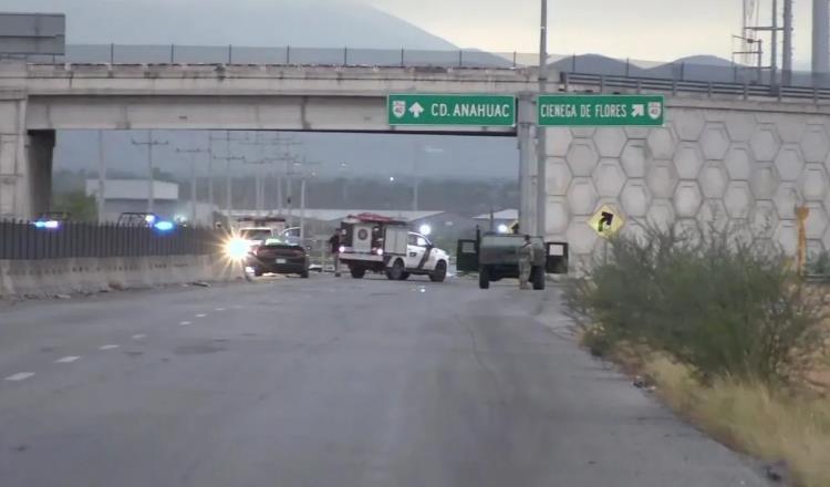 Hallan 3 cuerpos colgados en puente en Salinas Victoria, Nuevo León