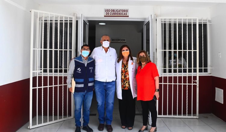 Supervisa Carlos Merino los servicios del Centro de Atención Integral Familiar, en el CESSA de Tierra Colorada