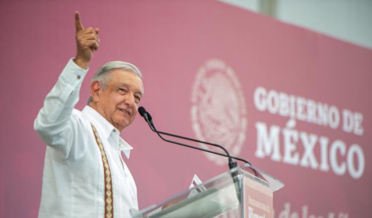 "Habrá libros de texto, lo quieran o no": Obrador