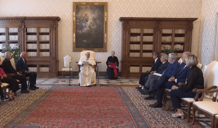 La desinformación es el primer pecado del periodismo, alerta Papa Francisco