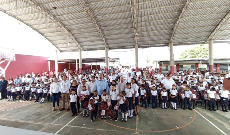 Defiende Merino nuevo modelo educativo y asegura que no es sinónimo de "adoctrinamiento"